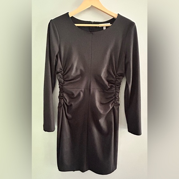 Jennifer Lopez Dresses & Skirts - EUC Sexy Fitted size 8 Black Ruched Dress